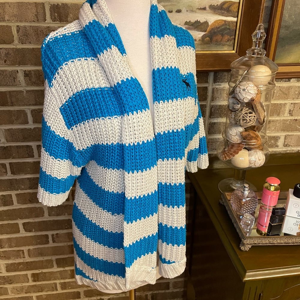 Adorable short sleeve Abercrombie & Fitch striped sweater